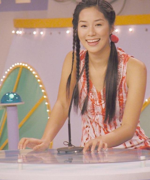 她14岁已是“人间尤物”，被首富看中花10亿娶回家，8年生了四胎