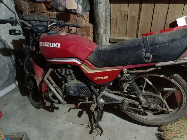 九十年代的风里，总混着摩托的轰鸣——比现在的跑车更炸街的存在