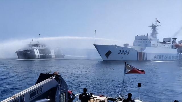 凌晨5点黄岩岛大捷，菲10余船无故挑衅遭中方水炮喷射成功驱离