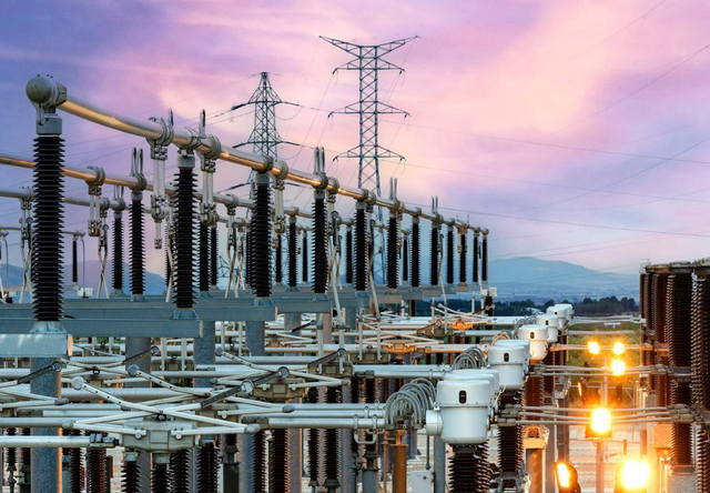 马斯克预言成真，全球争抢的不是芯片	，而是中国20万一台的变压器