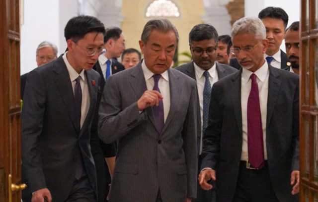 印度提出三项请求，中方爽快答应，王毅一句话令印度深受感慨，中印关系迎来积极信号