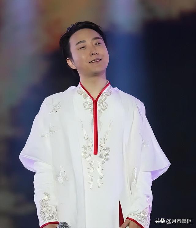 善恶有报？看如今"跌落神坛"的李玉刚，背后的真相早就清晰可见