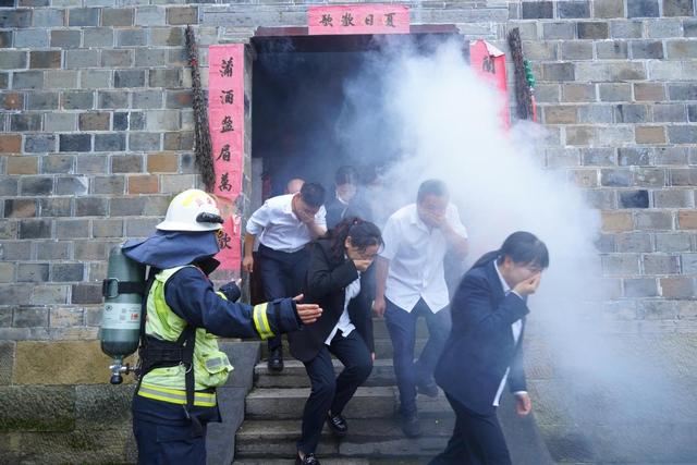 应急疏散+灭火演练 护航景区消防安全防线​