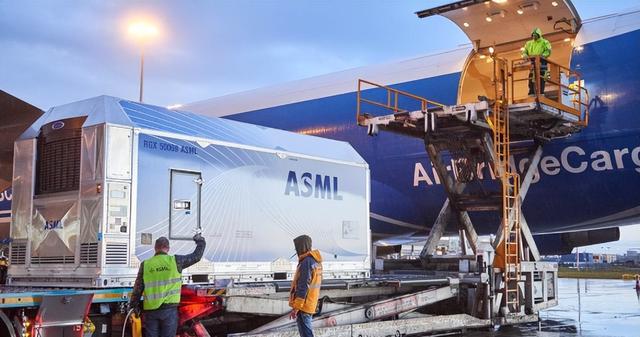 荷兰EUV光刻机上有中国零部件吗？若学美国一样断供，有什么后果