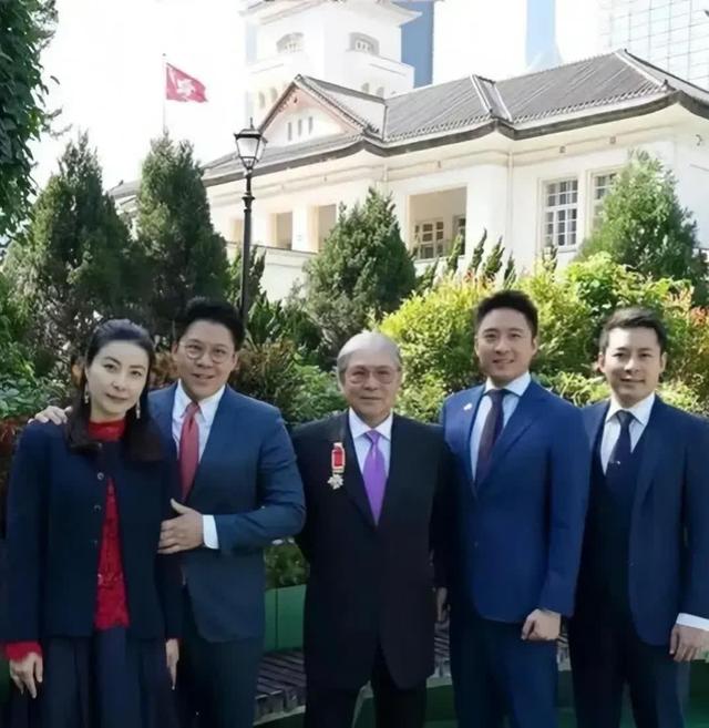 郭晶晶也没想到，79岁公公霍震霆再破天花板，让整个豪门圈沉默了