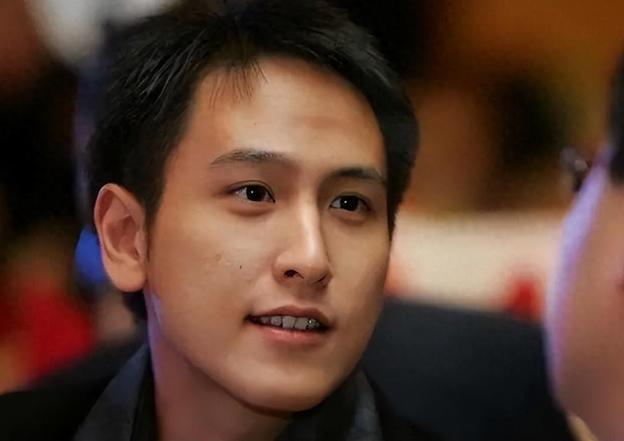 母亲是影后，父亲浦东开发第一人，继承上海百套房，21岁身价百亿