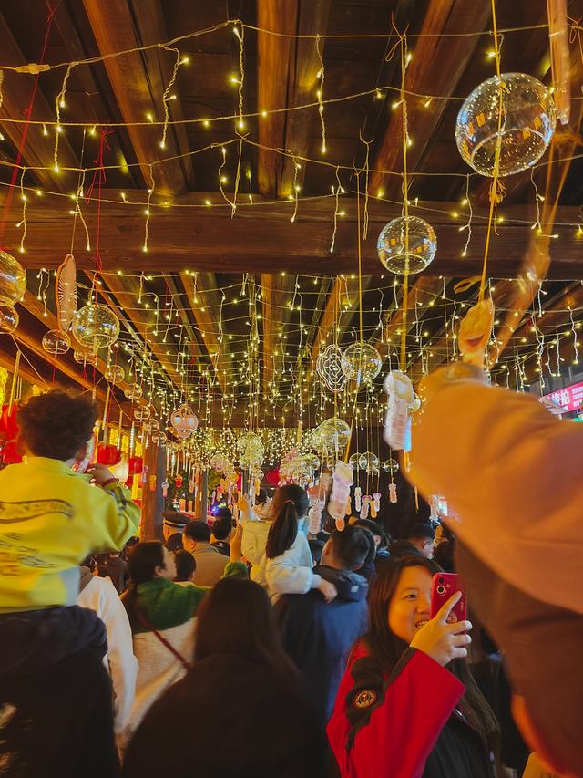 福鱼游进三坊七巷！昨夜福州元宵，惊艳了全国