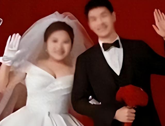 跳河新郎已离世，三人被处罚，家人等待调查结果，暂时不办丧事