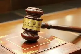 公交车起步时乘客摔倒受伤，谁应担责？图片