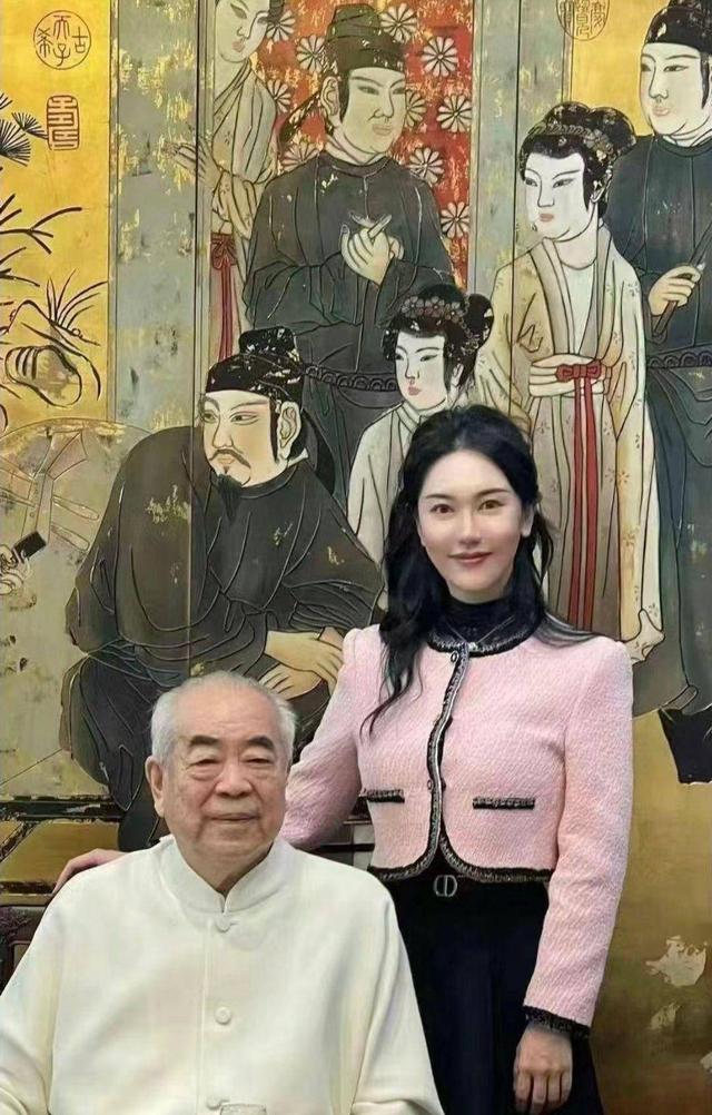 一个贪财一个好色？老夫少妻的“残酷”在87岁的范曾身上应验了
