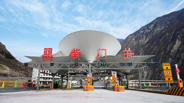 九绵高速：成都4小时直通童话世界 云端高速藏着诗与远方