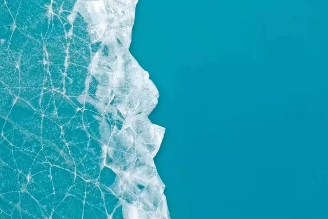 西藏冬日的冰湖仙境，堪比贝加尔湖！