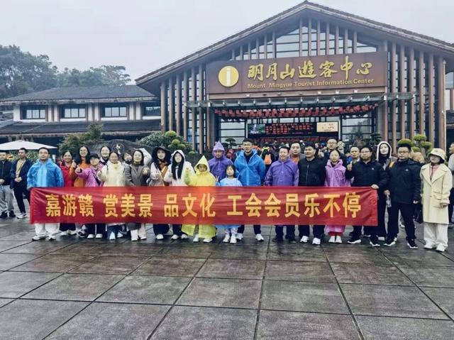 明月山迎三千人旅行团，秋季旅游市场人气火爆！