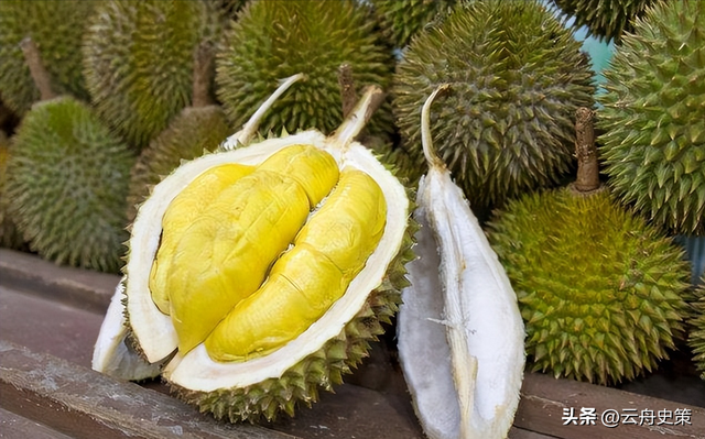 泰国大量水果腐烂，因为摊上的中文标语，中国游客:自己留着吧