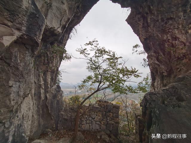 寻找一个最为艰难的躲匪洞，我难到达，土匪也难以到达