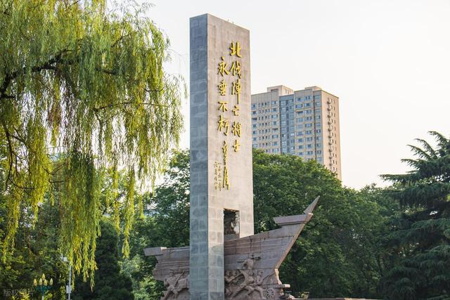 这座被火车拉来的中原第一省会，比你想象的要好玩多了