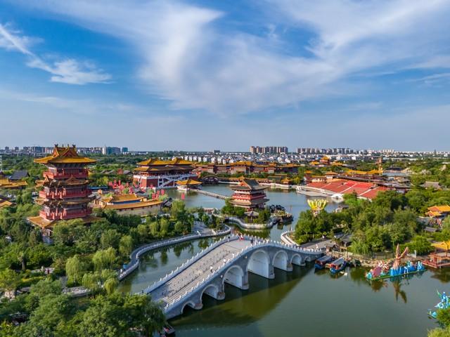 旅游旺季一般是几月份，因时因地而言，关于旅游旺季的多元解读