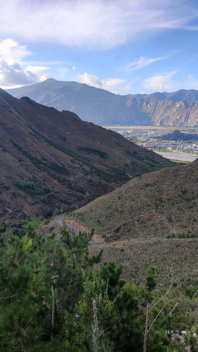 爬拉萨南山公园