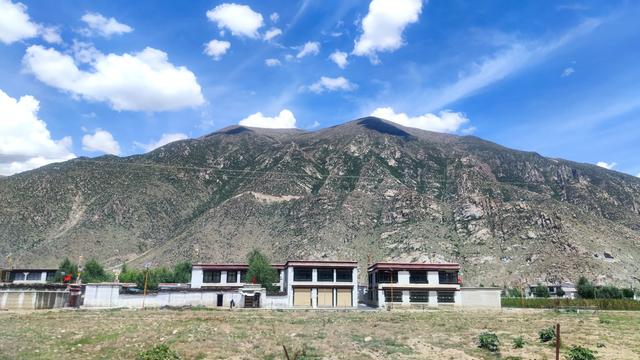 拉萨堆龙苯教直龙遗址,寺保留了吐蕃的残垣断壁,沧桑感扑面而来
