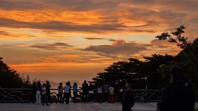 黄山绝美日出日落刷屏的背后，藏着一个错峰的黄金九月