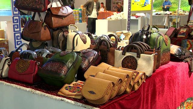 敦煌国际会展中心二期新馆开馆 “敦煌华彩”文旅商品展开展