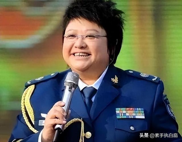 表面是演员，实际军衔却高到吓人，这6位明星个个深藏不露