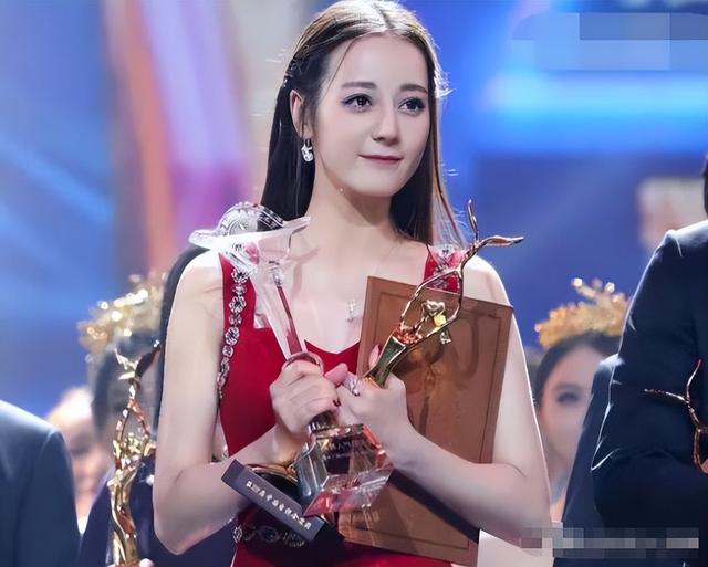 狐狸尾巴藏不住？辛芷蕾、郝蕾深夜"开撕"	，圈中内幕被扯干净了