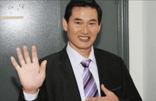 大衣哥做梦都没想到，离婚四年后，前儿媳陈亚男还是不愿放过自己