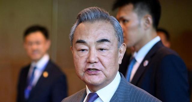 中方通告192国，有权对日本发起自卫，王毅外长罕见提“再清算”