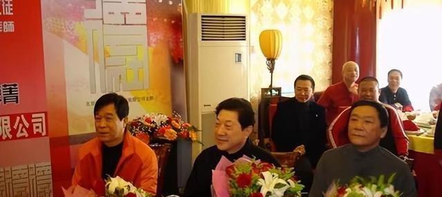 2006年，李菁拜师胜杰为师，常宝华称赞李菁	，是学者型的相声演员