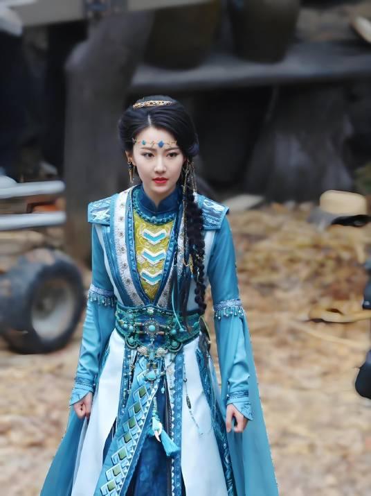 明明同一人，演完《朝雪录》演《一笑随歌》	，她变丑差点认不出
