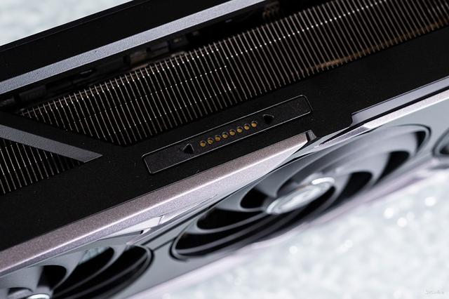 iGame RTX 5090 D v2火神显卡评测：凌厉方正硬汉！性能依旧能打！