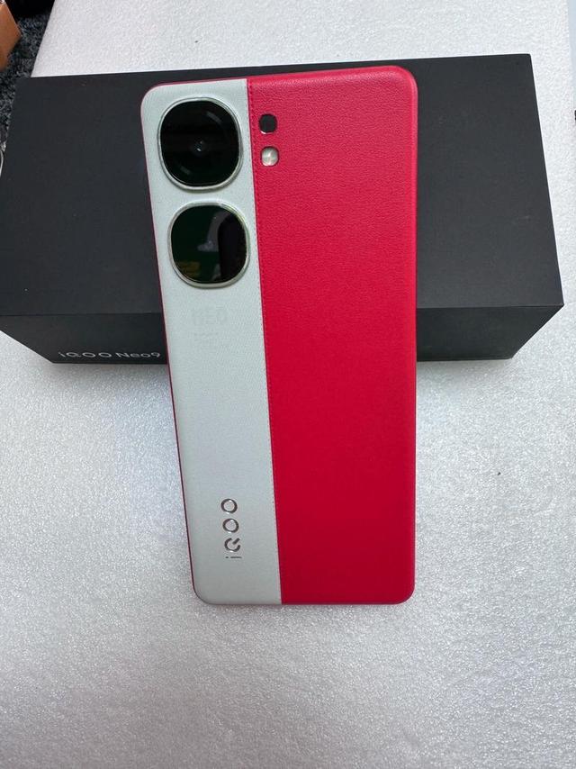 iQOO 15 100W速充！荣耀Magic8慢充拖后腿，差价还300！