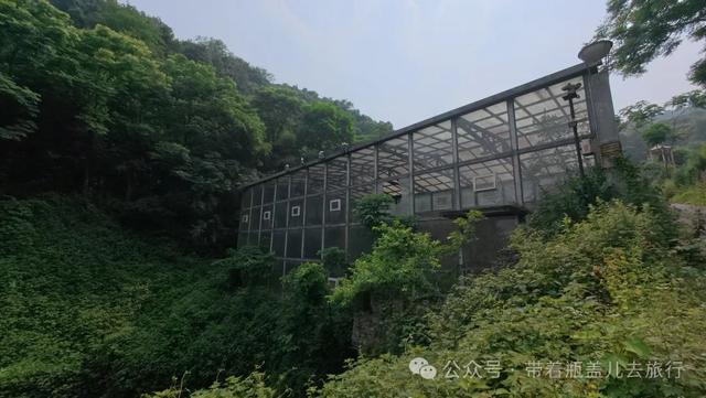 探秘重庆深山"鬼堡"，奢华废墟中暗藏玄机，背后真相到底是什么？
