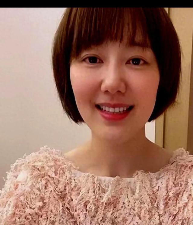 被央视“开除”, 私生活混乱,用陪睡上位,她身上哪个标签是真的