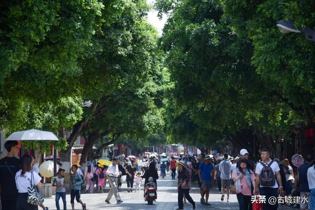 建水：借节日人流 铸民族同心​