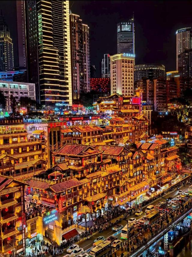 都说成都比重庆还要名气大，两地深度游后，才发现差距真的很大