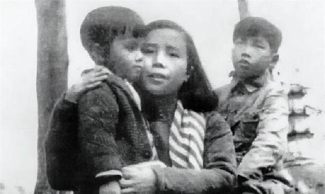 邓颖超临终前，呼唤着李鹏的名字，可李鹏却公开否认是周总理养子