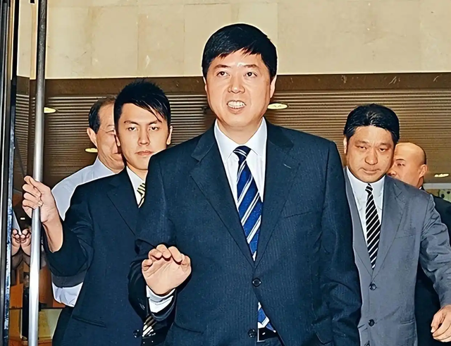 央视最惨女主持，男友死缓、丈夫入狱，如今48岁又被释永信牵连