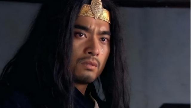 武松杀潘金莲时，为何要撕开她的衣服？看完不得不夸武松经验丰富