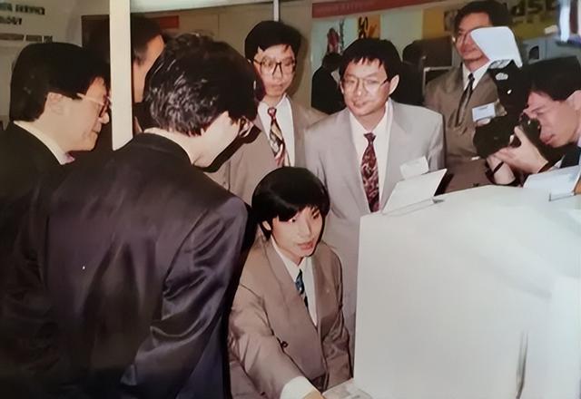董明珠没想到，雷军受邀观礼阅兵半月多，竟再次令所有人刮目相看