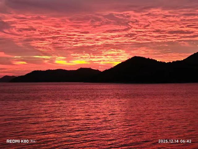 到沙头角看海上日出