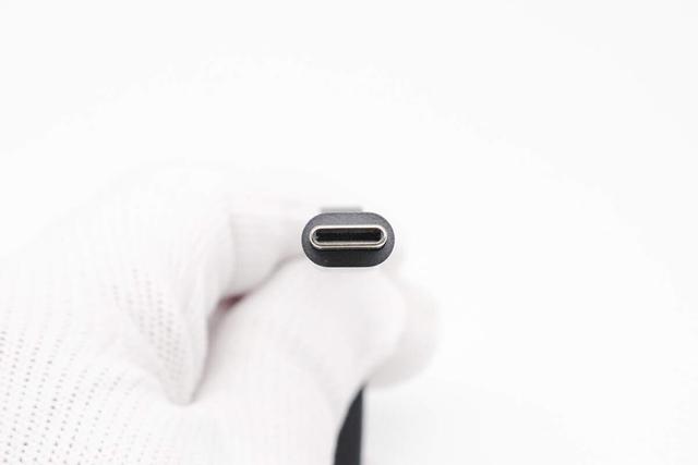 绿联 60W 伸缩线车载快充评测：全协议覆盖，手机平板都能 “喂饱”
