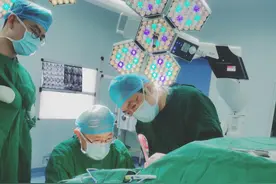切莫当成普通胎记！女子全身遍布“牛奶咖啡斑”竟是神经纤维瘤病图片