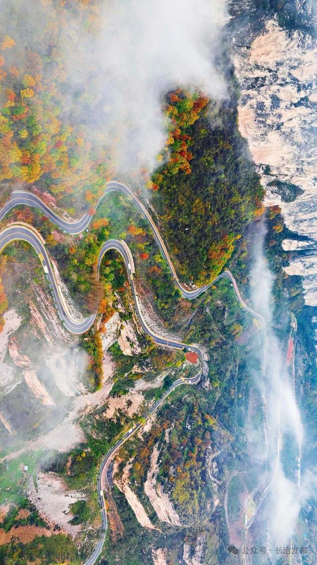寻色三晋·山河入画｜太行一号旅游公路：在红叶云海间，驶入秋日的山水长卷