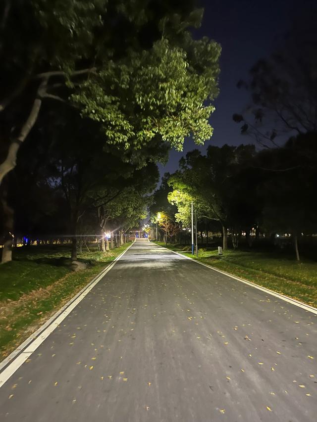 夜步嘉兴中央公园