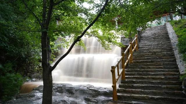 雨后泉水喷涌、飞瀑如练,淄博这些原生态山水秘境太美了!