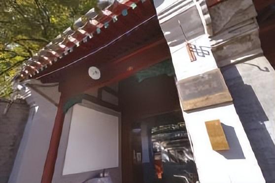 一条斜街在水岸