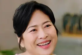 演员许娣：嫁给初恋恩爱41年生一子，拍戏挣的钱全给丈夫图片