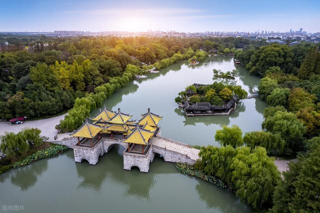 跟着男朋友到了扬州生活了一年了，说实话，我羡慕扬州的生活